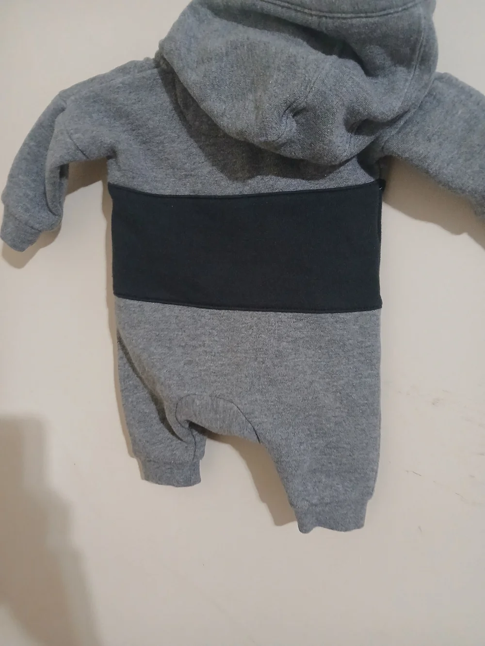 Nike Baby Grey & Black Hooded One-Piece with Red Trim Boys Size 0-3 months